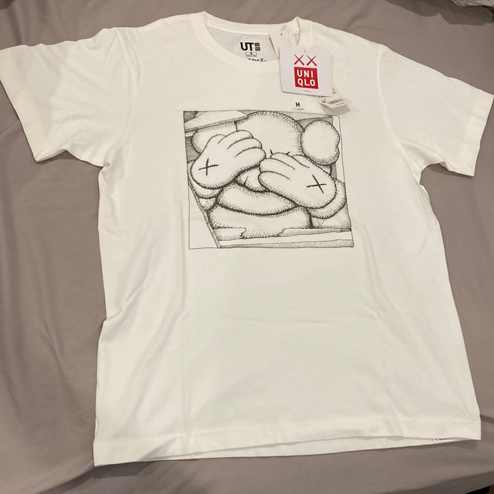 NWT Sz M KAWS x UNIQLO T-Shirt